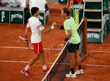 Opposition entre Djokovic (droite) et Nadal (gauche)