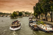 Croisière sur la Seine au couché du soleil