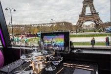 Bus Toqué avec vue sur la Tour Eiffel