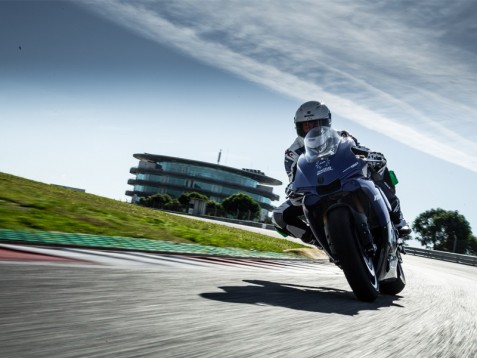 Stage avec la Yamaha R1 de l'AIA