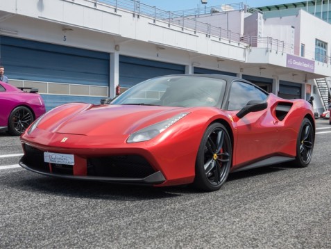 Pilotage Ferrari 488 GTB 2 tours - 3 circuits en Île-de-France