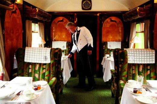 Repas à bord du Belmond British Pullman avec un mistère à résoudre