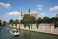 Vue de Notre Dame de Paris depuis la Seine 