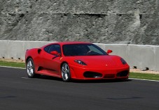 Copilotaje para Niños con Ferrari o Lamborghini - 4 Vueltas en circuito largo