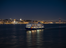 Croisière sur le Tage avec dîner et musique live à Lisbonne pour 2