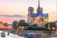 La Cathédrale de Notre-Dame vue depuis la Seine 