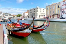 Balade guidée en bateau Moliceiro avec Ovos Moles et Champagne à Aveiro pour 2