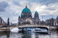 Private city bus tour Berlin (4h)