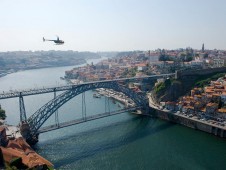 Vol privé en hélicoptère à Porto pour 3 personnes maximum