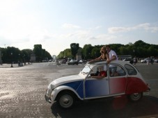 Balade romantique en 2CV (2h pour 2) – Paris (75)