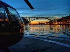 Vol privé en hélicoptère à Porto pour 3 personnes 