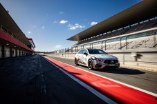 Conduzir um Mercedes AMG CLA45 3 voltas + 1 volta em co-piloto