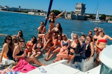 Catamaran Privé à Lisbonne pour jusqu’à 18 personnes