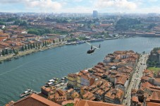 Vol privé en hélicoptère à Porto pour 3 personnes maximum