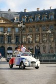 Balade romantique en 2CV (2h pour 3) – Paris (75)