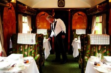 Repas à bord du Belmond British Pullman avec un mistère à résoudre