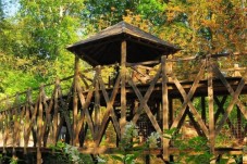 Pont en bois près du Château