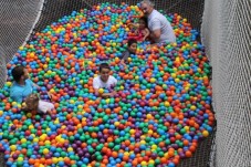  Piscine à boule dans les arbres