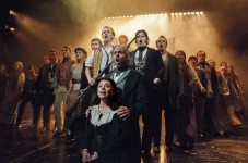 Une soirée au théâtre et un dîner, GOLD - Londres